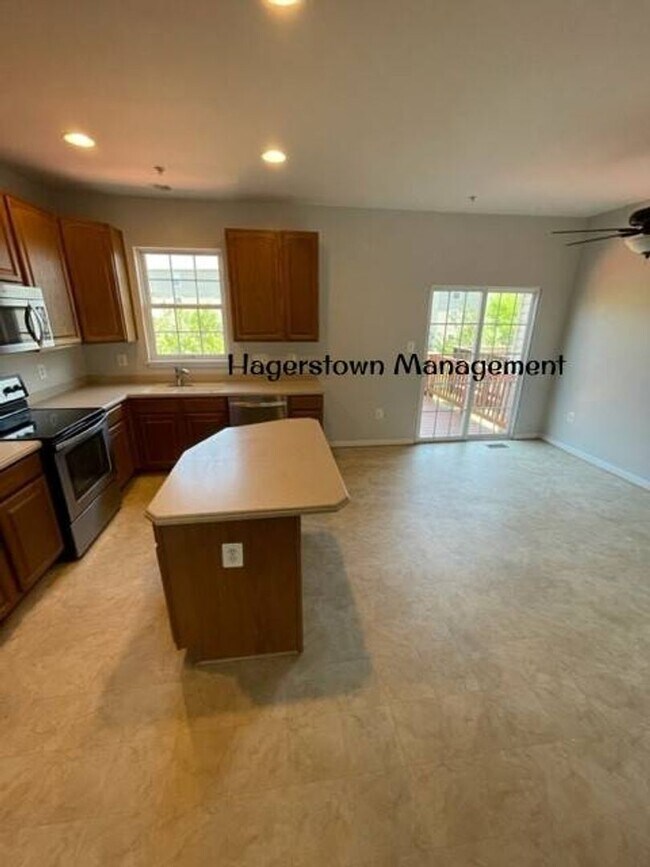Building Photo - Single Family Home