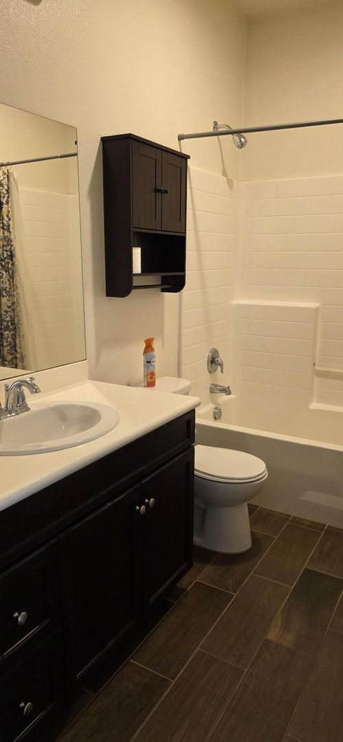 Building Photo - Beautiful Solar Home in Jurupa Valley Available Now!