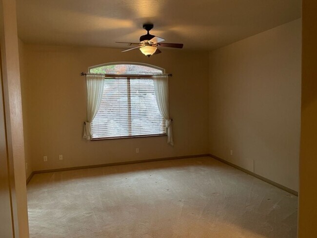 Building Photo - Beautiful Home In A Quiet Gated Community!