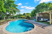 Building Photo - 6450 SW 28th St