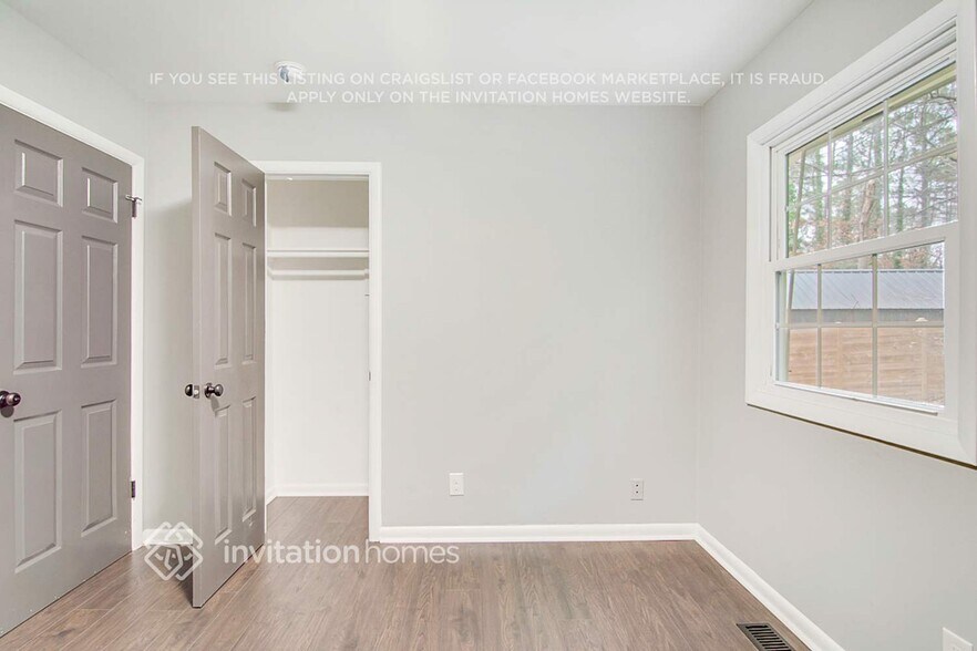 Building Photo - 1100 Chatham Ln