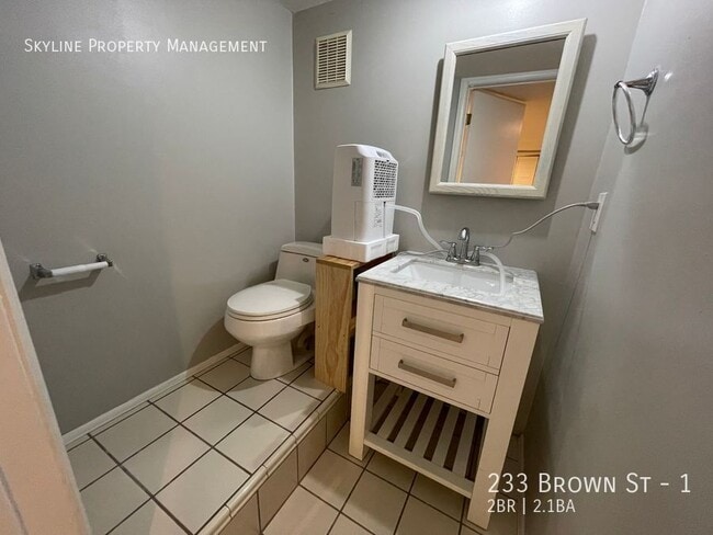 Building Photo - 233 Brown St