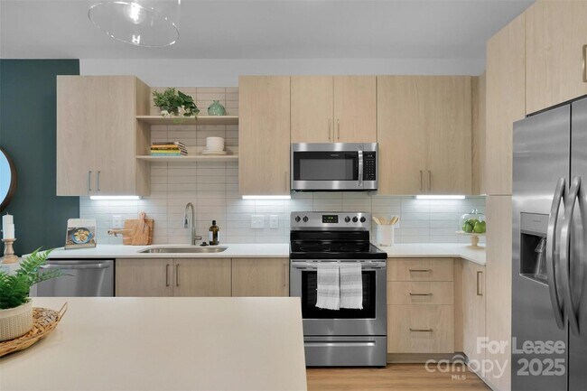 Building Photo - 9821 Research Dr