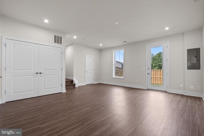 Building Photo - 114 Galaxy Pl