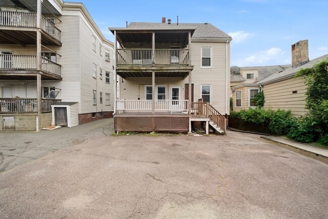 Building Photo - 30 Irwin St