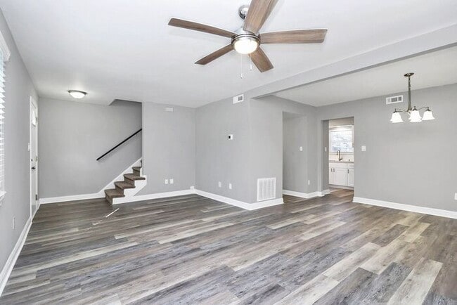 Building Photo - END UNIT 3BD/2.5BA Townhome in Lexington Commons