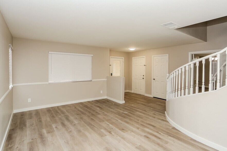 Building Photo - 2418 Island Paradise Ave