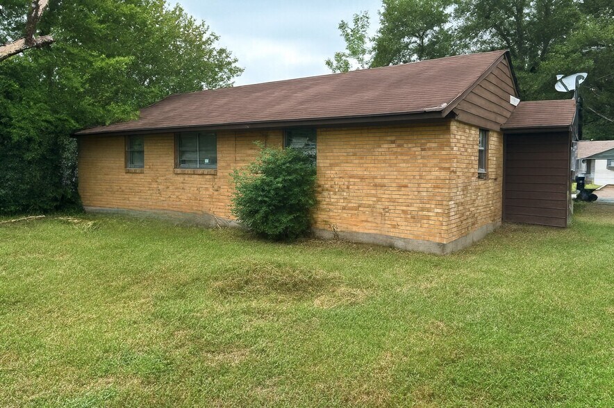 Building Photo - 2413 Gathings Dr