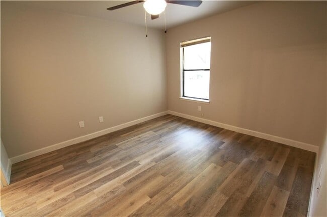 Building Photo - 6505 Columbia Oaks Ct