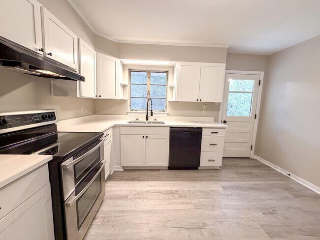 Building Photo - 51 Sherwood Dr