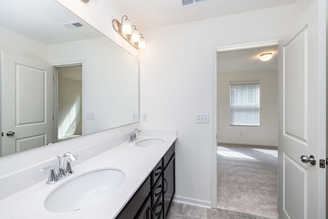 Building Photo - 436 Kinnerton Pl