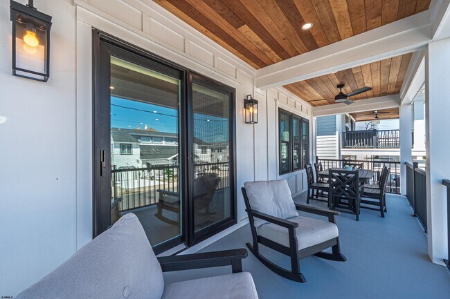 Building Photo - 26 S Rosborough Ave