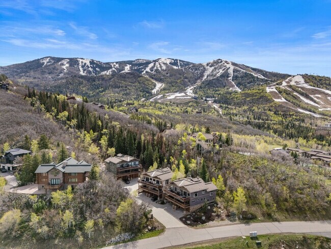 Building Photo - 2137 Overlook Dr
