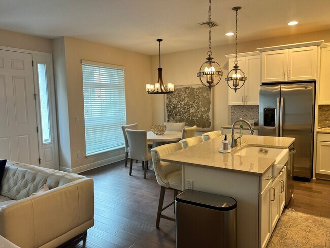 Building Photo - 115 N Arrawana Ave