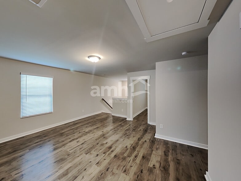 Building Photo - 468 Camp dr