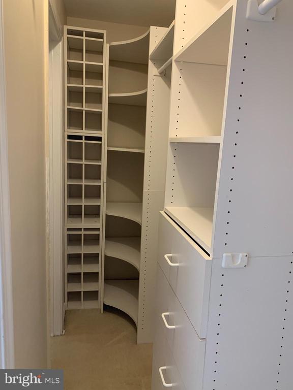 Building Photo - 300 Sedgemoor Square