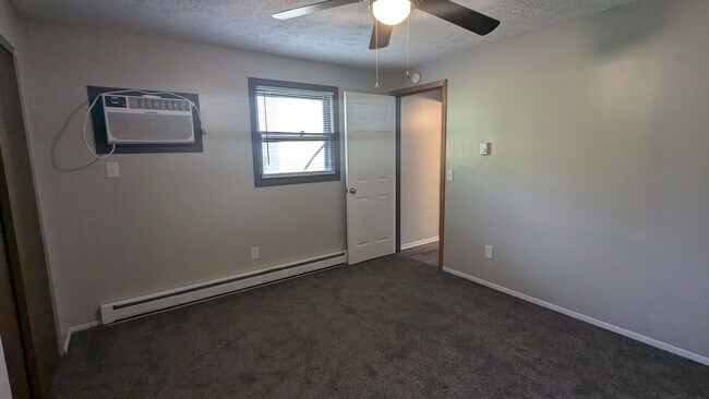 Building Photo - MN Cedar Village (809)