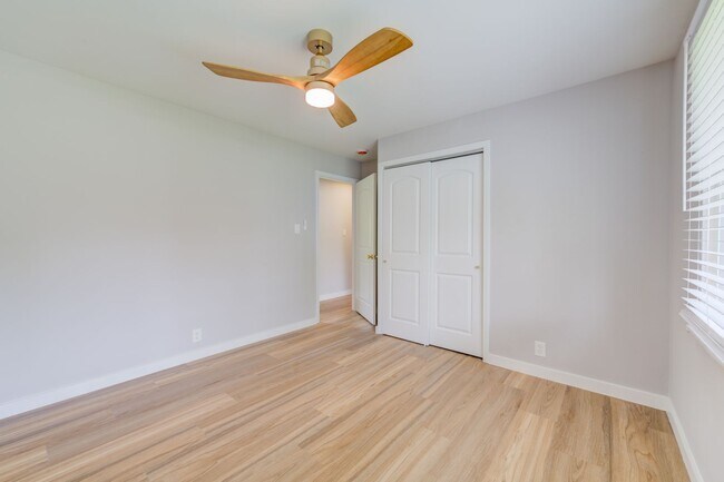 Building Photo - Beautiful renovated three bedroom house