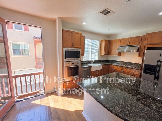 Building Photo - 84 Palos Verdes Blvd