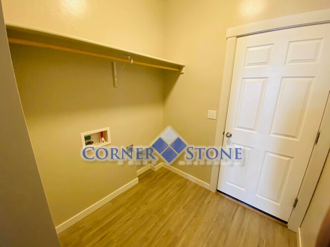 Building Photo - Like New Home in Brookdale Subdivision!