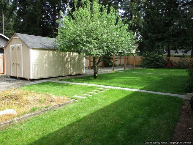 Building Photo - Charming 3-Bedroom Rambler with Spacious B...