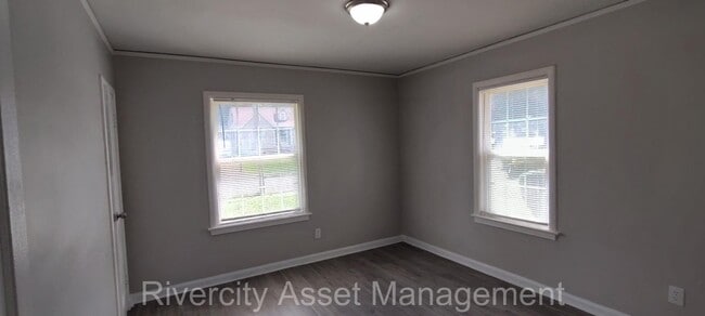Building Photo - 2386 Larose Ave