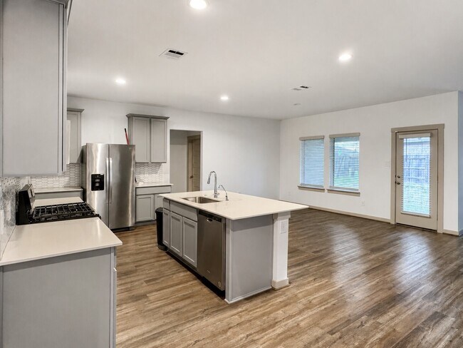 Building Photo - 3319 Central Garden Ln