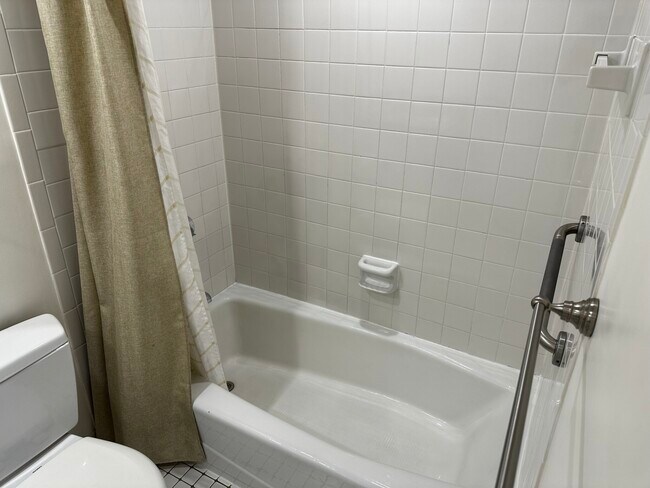 Building Photo - 125 Pleasant St