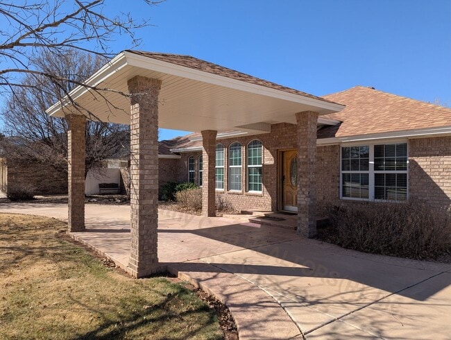 Building Photo - Luxurious Relaxation in Raintree