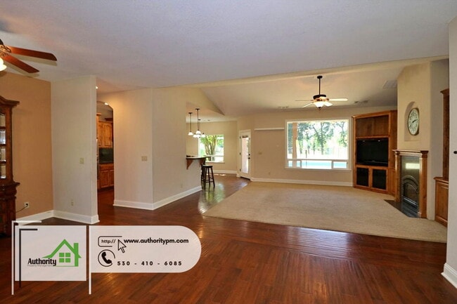 Building Photo - 4750 Pheasant Dr
