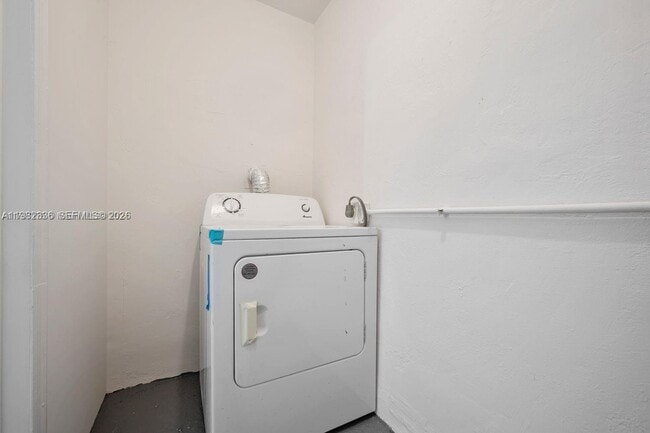 Building Photo - 2439 Fletcher St