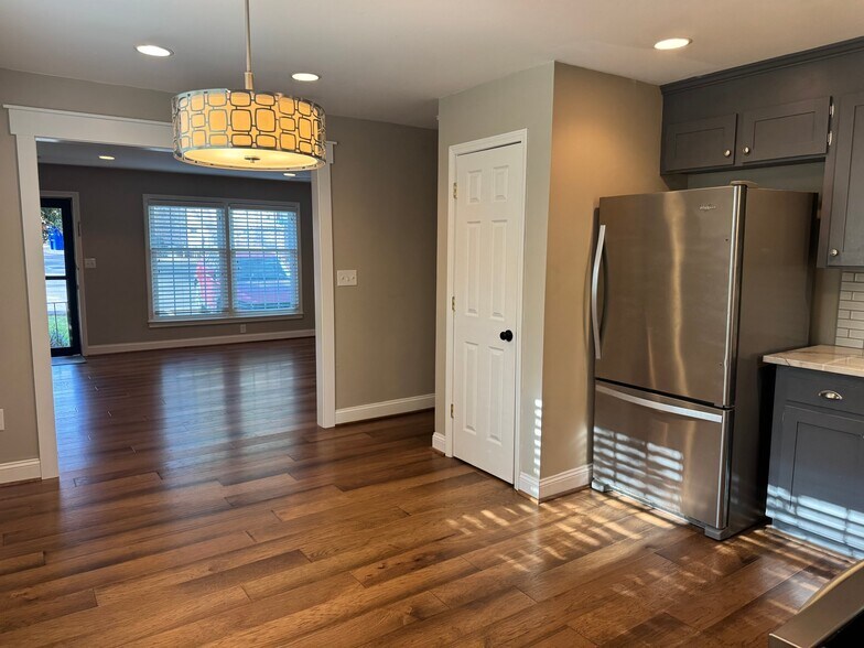 Building Photo - 608 University Ridge