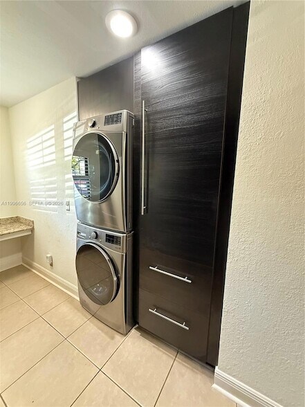 Building Photo - 3015 SW 20th Terrace