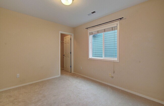 Building Photo - Salmon Creek 4 bd 2.5 ba Available Now!