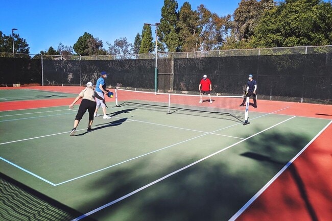 Building Photo - Tierrasanta 4 bedroom 2.5 bath, Garage, Up...