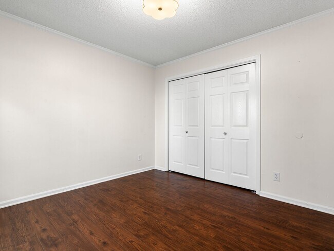 Building Photo - 201 Racquet Club Rd