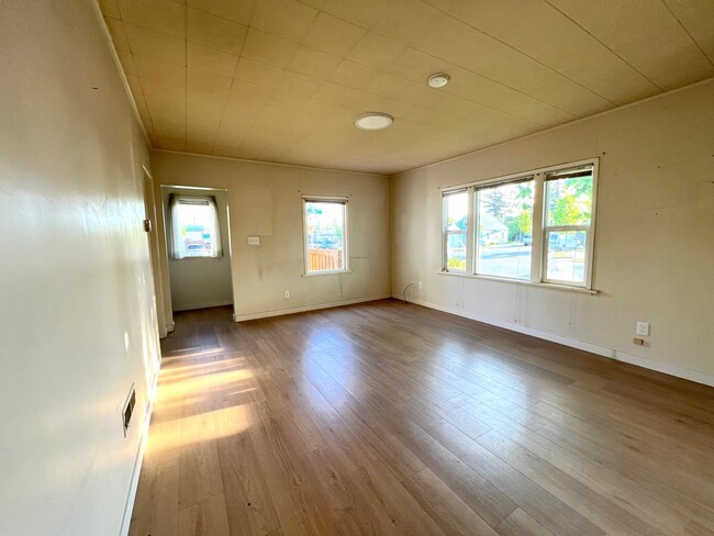 Building Photo - Cute 2 bedroom, 1 bath in Mount Vernon clo...