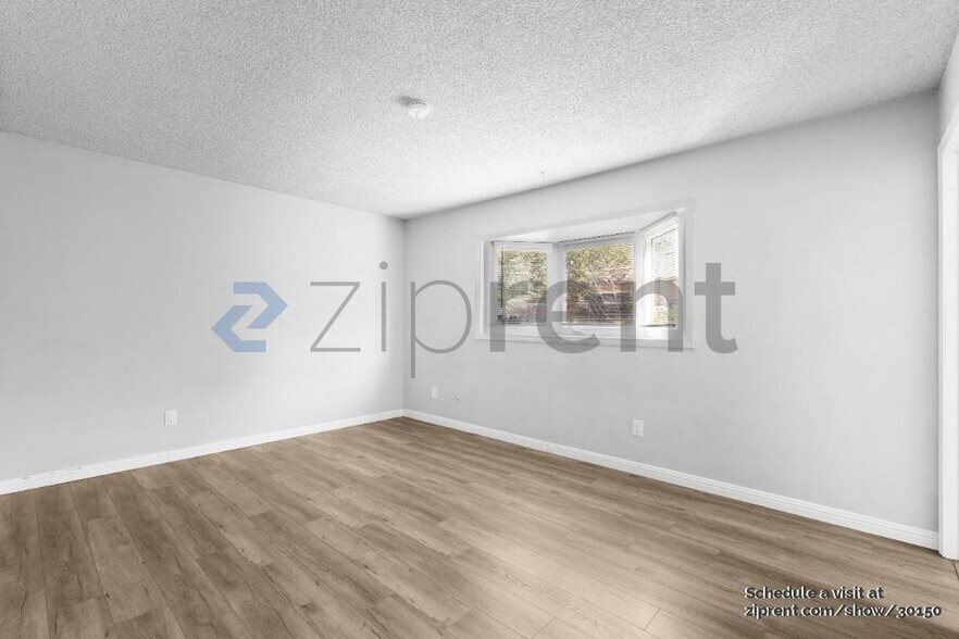 Building Photo - Unit
