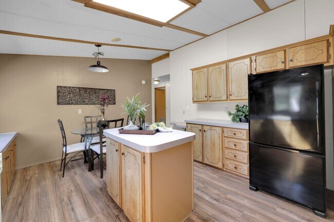 Building Photo - 3-Bedroom 2-Bathroom home with HUGE Shop in Cedar Flats