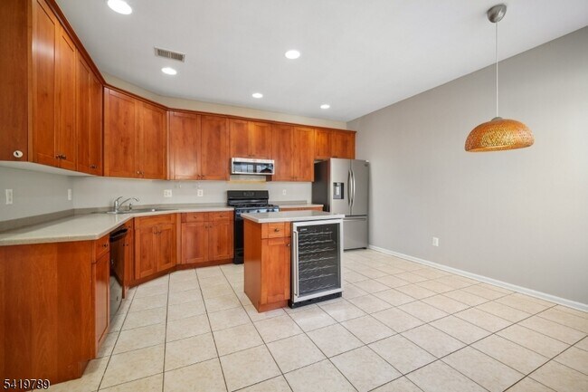 Building Photo - 915 Kensington Ln