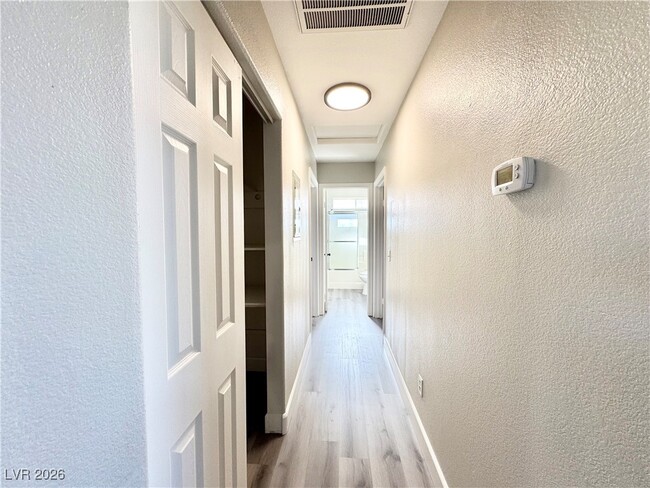 Building Photo - 1960 Haiwee St