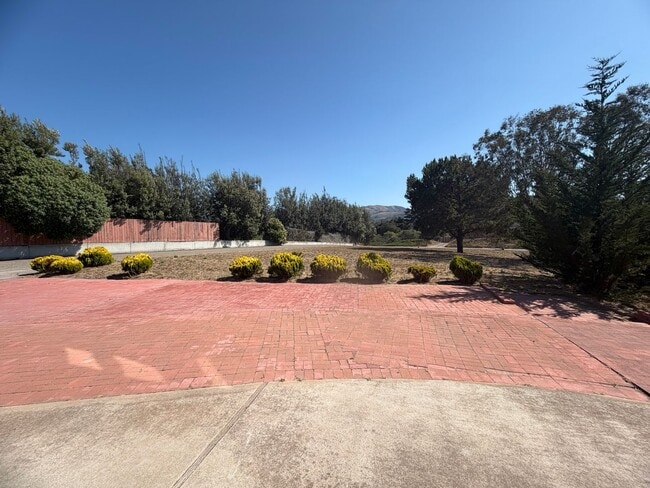 Building Photo - 1524 Los Osos Valley Rd
