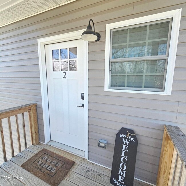 Building Photo - Modern 2-bedroom, 2 bathroom apartment convienent location