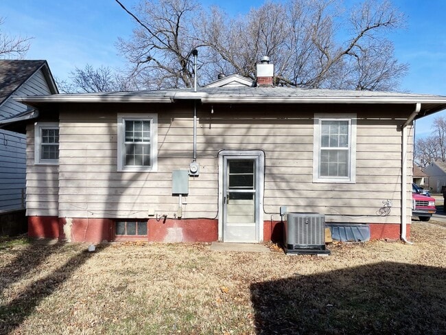 Building Photo - 2 bedroom home in great neighborhood