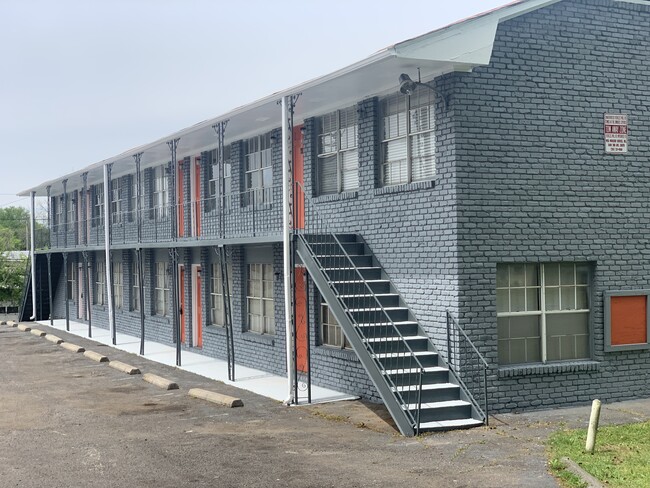 Building Photo - R Apartments @ 4th Avenue