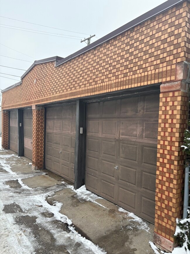 Building Photo - 2126 Kenilworth Ave