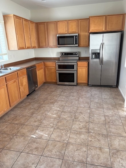 Building Photo - 4698 E Laurel Ave