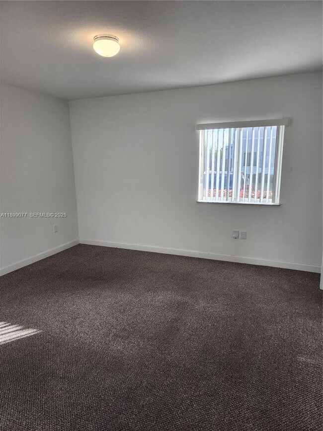 Building Photo - 452 NW 12th Pl