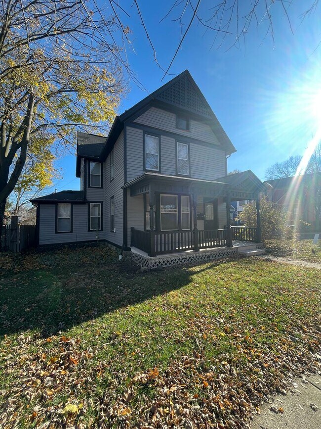 Building Photo - 516 N Adams St