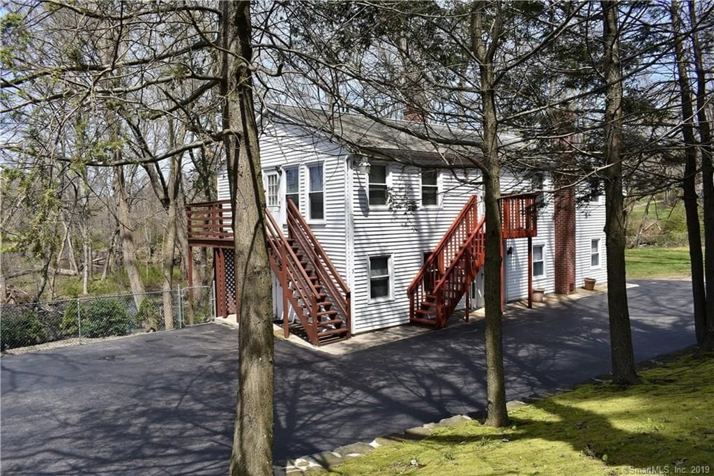 Building Photo - 382 Riverside Dr